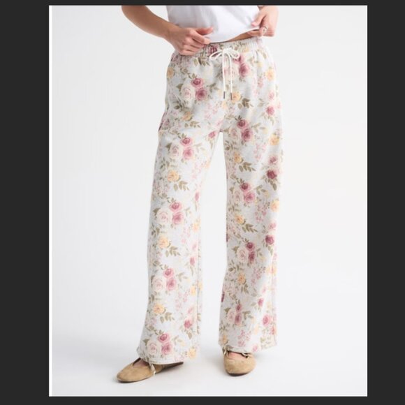 NWT ABERCROMBIE HIGH RISE WIDE LEG GREY SWEATPANTS FLORAL--SMALL--IN PACKAGING - Picture 4 of 7